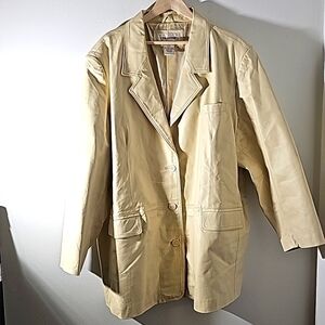 VERANEST,women's size 34W. Beige‎ leather coat. NWOT condition. 3 pockets.